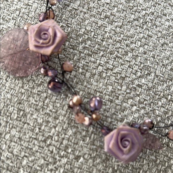 Beautiful Parisian Necklace - Picture 4 of 5